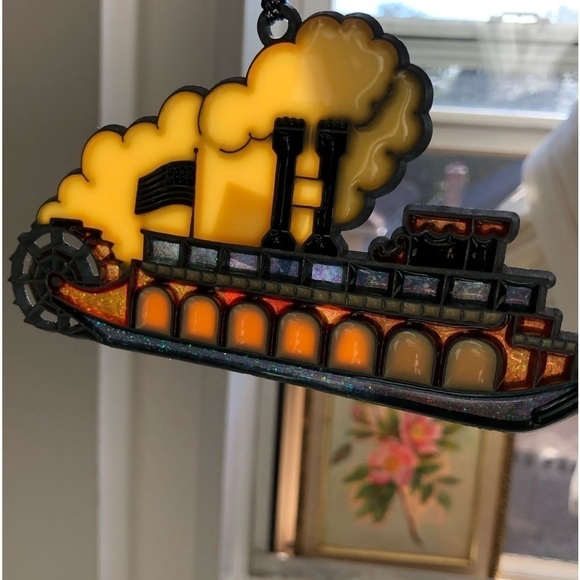 Vintage 5.5” Stained Glass USA American Cruise Ship Boat Window Art Suncatcher - Picture 2 of 4